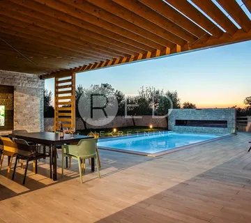 VILA U SRCU NACIONALNOG PARKA KRKA  - cover