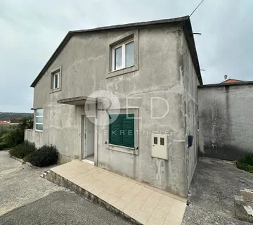 POSEDARJE, SAMOSTOJEĆA KUĆA S VELIKOM OKUĆNICOM NA MIRNOJ LOKACIJI - cover