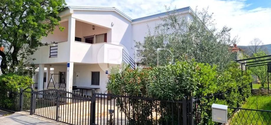 PREKRASNA KUĆA U GORNJEM KARINU - cover