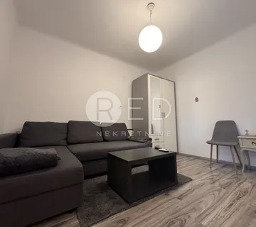 TUŠKANAC GARSONIJERA U CENTRU GRADA (IZNAD DUBRAVKINOG PUTA) - cover