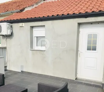 Adaptirana stara kamena kuća s pogledom na šibenski arhipelag 105m2 - cover