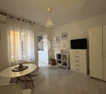 Samostojeća kuća s dva apartmana Šibenik prodaja - cover