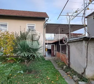 POŽEGA KUĆA U BLIZINI CENTRA - cover