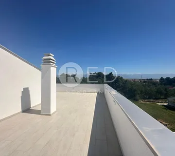 MODERNA KUĆA S TRI STAMBENE JEDINICE i KROVNOM TERASOM, OTOK VIR  - cover