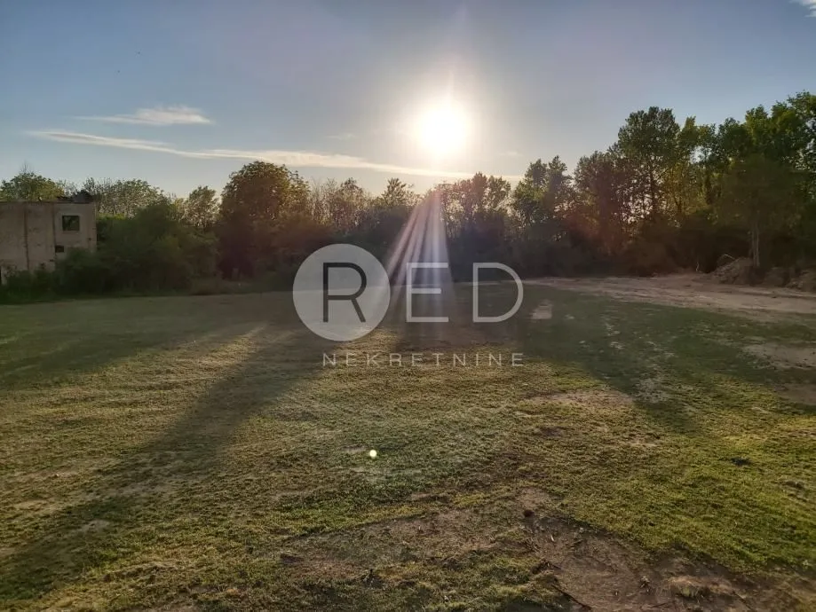 KUĆA I IMANJE - SRCE BARANJE - KNEŽEVI VINOGRADI  - cover