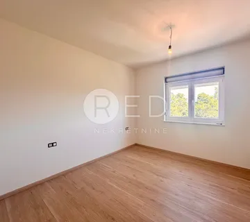 MODERAN DVOSOBNI STAN U NOVOGRADNJI, OTOK VIR  - cover