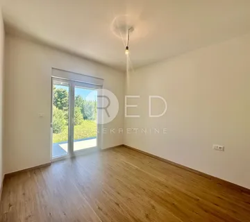 MODERAN STAN U NOVOGRADNJI NA OTOKU VIRU  - cover