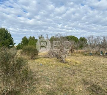 Građevinsko zemljište od 626 m2, 300 m od mora - Privlaka, Zadarska - cover