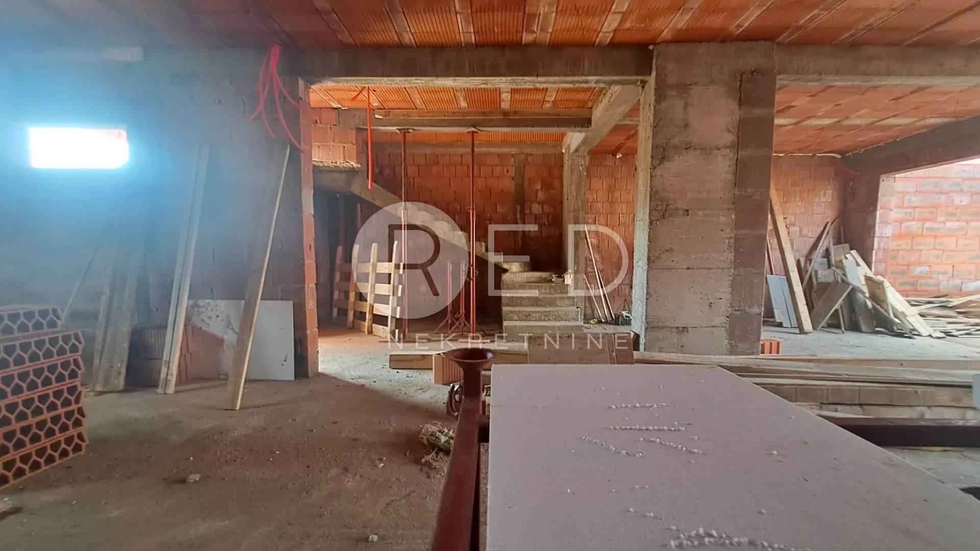 SL.BROD DVOETAŽNI STAN 163,32m2 KOLONIJA - cover