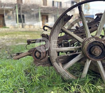 BUJE ISTRA  KAMENE KUĆE U NIZU - cover