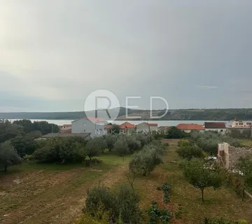 ATRAKTIVNO ZEMLJIŠTE BLIZU CENTRA POSEDARJA - cover