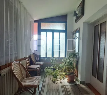 OBITELJSKA KUĆA PROSTRANI VRT GARAŽA+ZEMLJIŠTE - cover