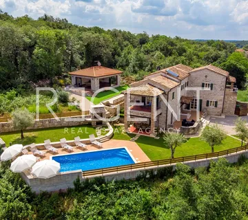 Istra, Višnjan - Prekrasna kamena kuća s bazenom