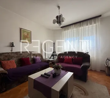 Split, Spinut - Dvosoban stan s loggiom u centru grada