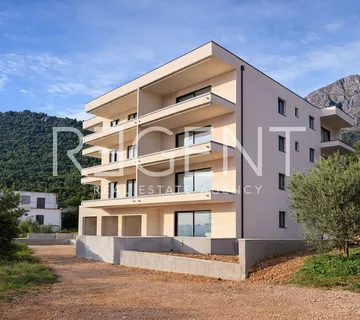 Makarska, Drvenik - Dvosoban stan u novogradnji kraj mora