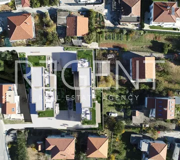 Trogir – Trosoban stan s balkonom 79 m2 novogradnja