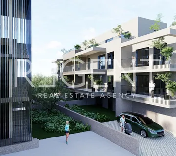 Trogir – Trosoban stan u blizini centra s balkonom 77 m2