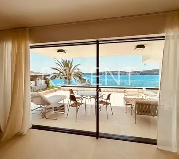 Trogir, Seget Donji - Stan u prizemlju moderne novogradnje uz more - Seget Donji, Seget