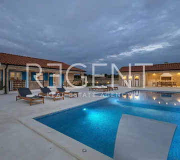 Zadar, Sv. Filip i Jakov - Rustikalna vila na zemljištu od 30.000 m² - cover
