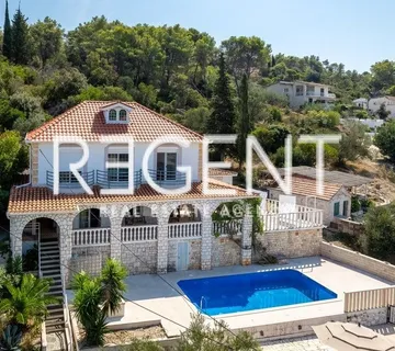 Šolta, Rogač - Mediteranska vila prvi red uz more 264 m2 ekskluzivna prodaja