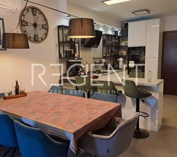 Solin, Dračevac - Dvosoban stan s loggiom 66 m2 - Centar
