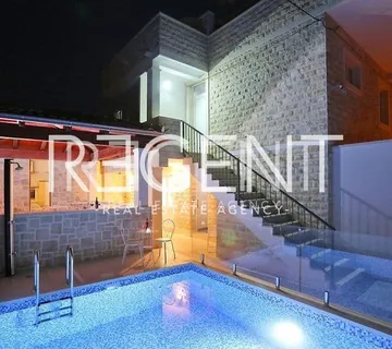 Brač, Supetar - uhodani boutique hostel sa restoranom, bazenom i pogledom na more
