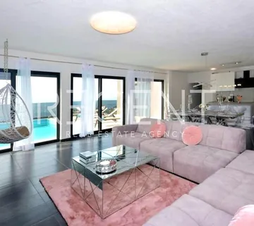 Split, Podstrana – Zapanjujuća villa s pogledom na more 250 m2 - Podstrana - Miljevac, Podstrana