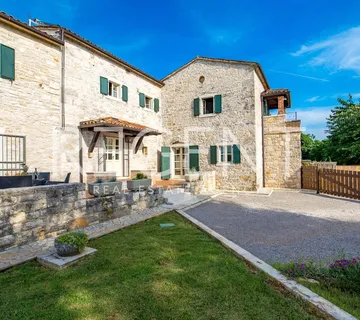 Istra, Višnjan - Prekrasna kamena kuća s bazenom