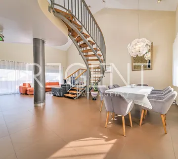 Zagreb, Gornji Bukovac - Prekrasna vila s vrtom, 591 m2