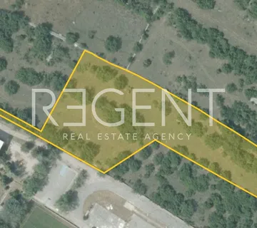 Šibenik, Unešić - građevinsko zemljište s projektom, 13459m2