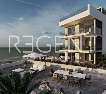 Trogir, Okrug Gornji - Trosoban stan sa terasom i vrtom