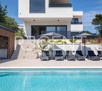 Istra, Medulin - Prekrasna villa s wellnessom NKP 190 m2 nadomak mora - Pomer