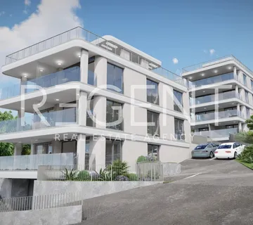 Trogir, Čiovo - Moderan trosobni stan prvi red do mora