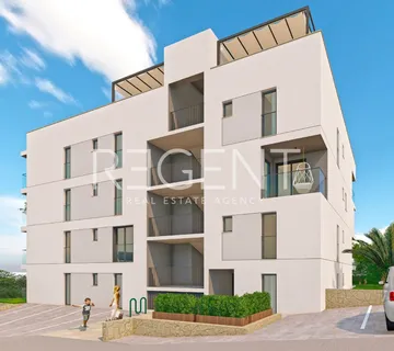 Trogir, Okrug Gornji – Dvosoban stan s balkonom u novogradnji
