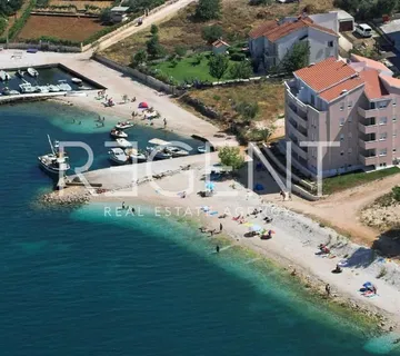 Čiovo – Trosoban stan 70 m², 1. red do mora - Trogir