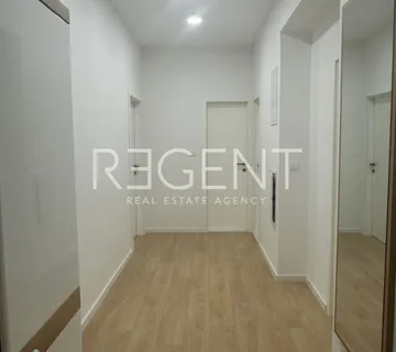 Split, Marjan - Trosoban stan s loggiom 99 m2 DUGOROČAN NAJAM