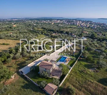 Istra, Fažana- Vila s bazenom 180 m2