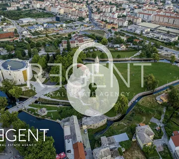 Solin - Trosoban stan sa balkonom - Mezanovci