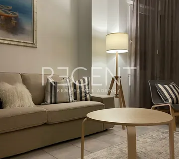 Split, Žnjan - Dvosobni stan sa loggiom i pogledom na more 100 m2 - Bačvice