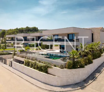 Marina Hills Resort — 3 vile s bazenom, 12 soba i pogled na more