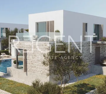 Brač, Supetar - Vila s bazenom u luksuznom kompleksu 296 m2