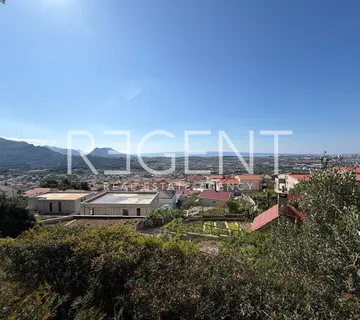 Solin, Ninčevići – građevinsko zemljište 1598 m² s pogledom na Split
