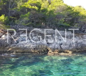 Vis - poljoprivredno zemljište 9.000 m2