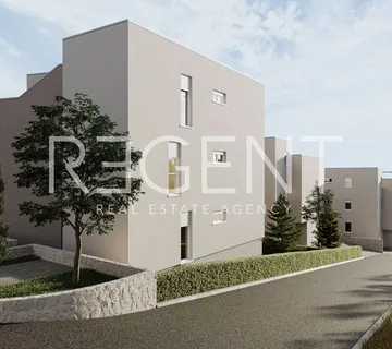 Zadar, Rovanjska – Četverosoban stan s pogledom na more i planine - Jasenice