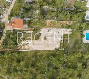 Trogir, Vinišće - Građevinsko zemljište uz more 1800 m2 - Vinišće, Marina