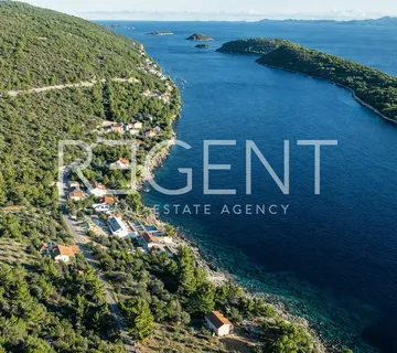 Korčula, Uvala Karbuni - Građevinsko zemljište prvi red do mora - cover