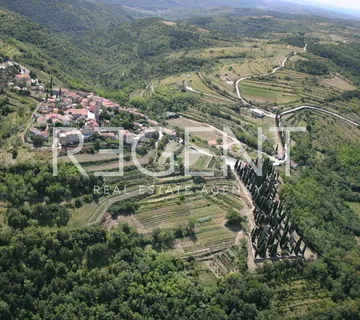 Istra, Oprtalj – Građevinsko zemljišto s projektom