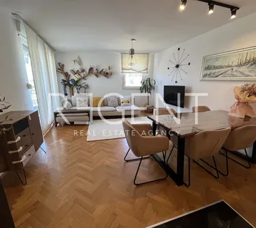 Solin, Sv. Kajo - Trosoban stan s loggiom i pogledom na more - Sveti Kajo