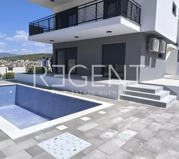 Trogir, Okrug Gornji - Dvosoban stan s bazenom 56 m2, novogradnja - Okrug Gornji, Okrug