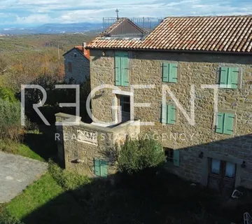 Istra, Brič - Prekrasna kamena kuća 270 m2 - Momjan